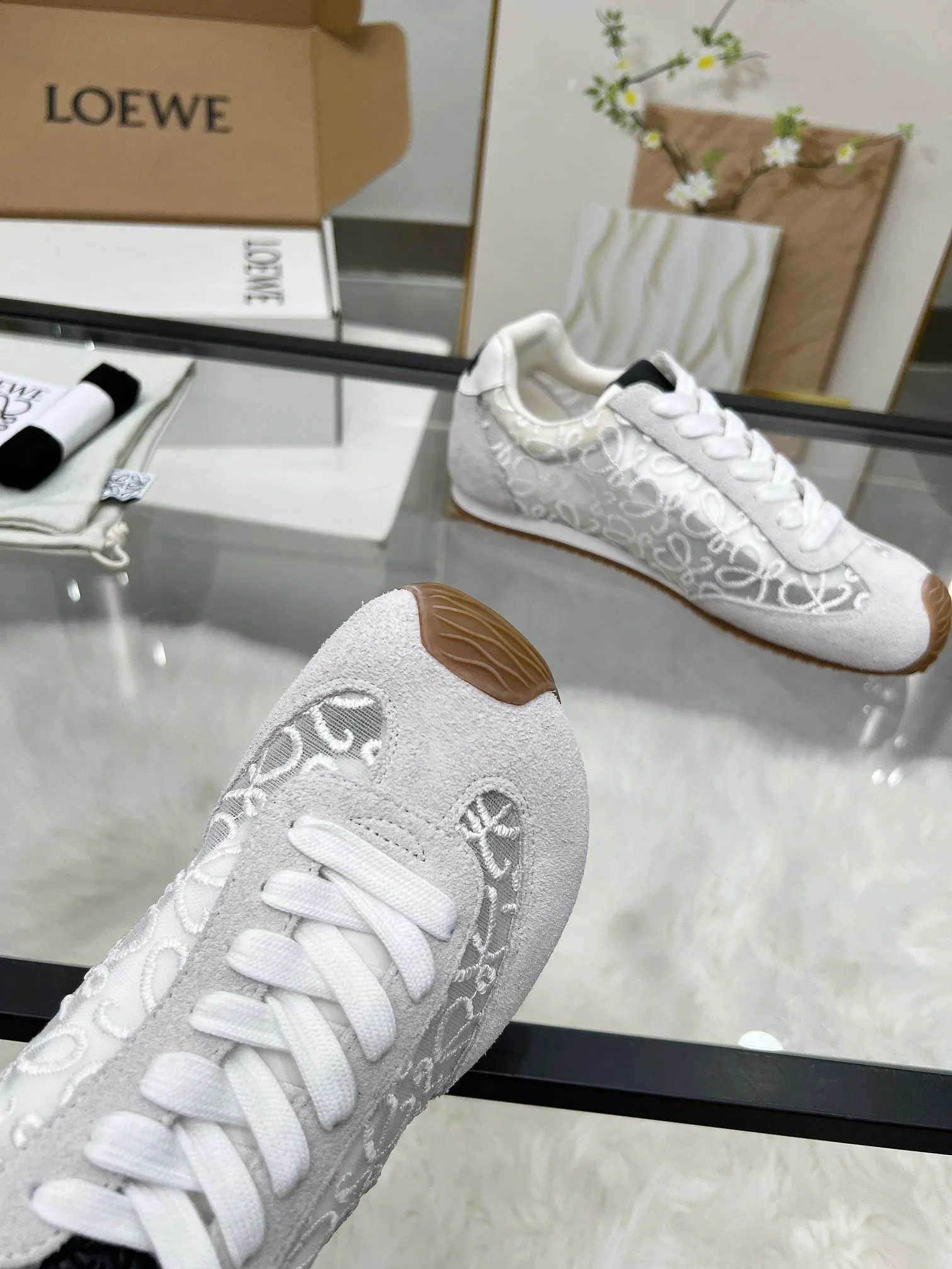 👟👟Ex-factory price 460👟👟 Men's size +10 2025 early spring new style, same style as Wang Yibo! Loewe Ballet Runner 2.0 sneakers for couples. New color matching retro series running shoes. Standard size: women's size 35-40, button +10. Men's size. 39-45, button ➕10.